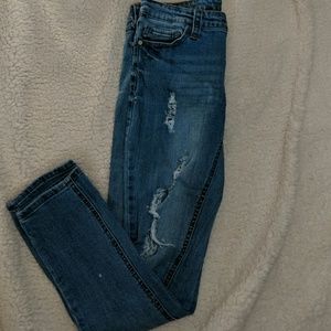 Capri pre ripped skinny jeans